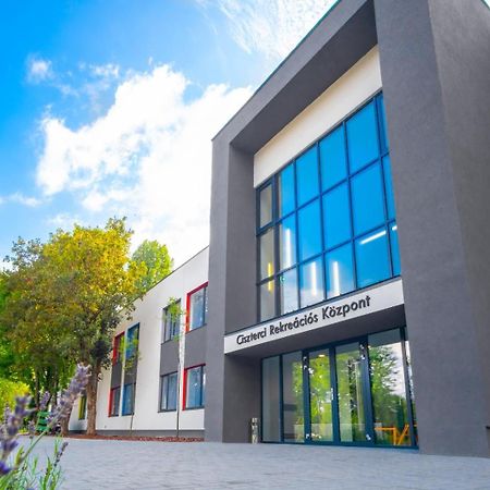 Ciszterci Rendezvenykoezpont Acomodação com café da manhã Balatonalmádi Exterior foto