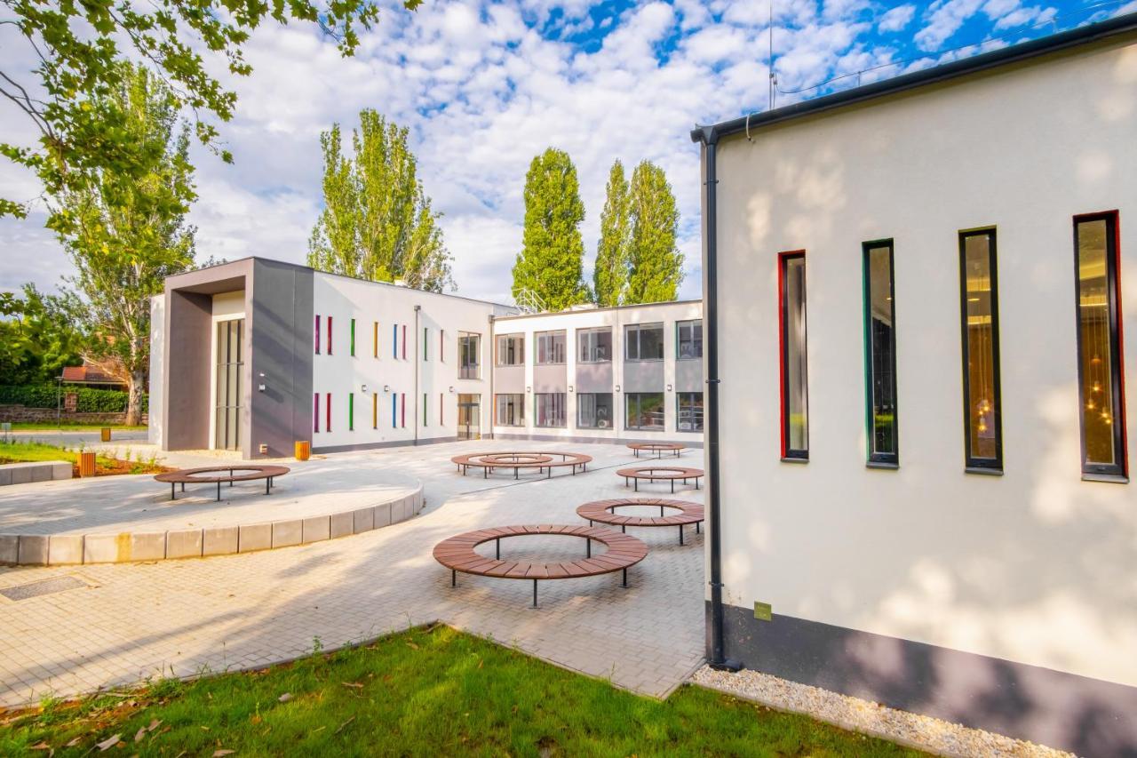 Ciszterci Rendezvenykoezpont Acomodação com café da manhã Balatonalmádi Exterior foto