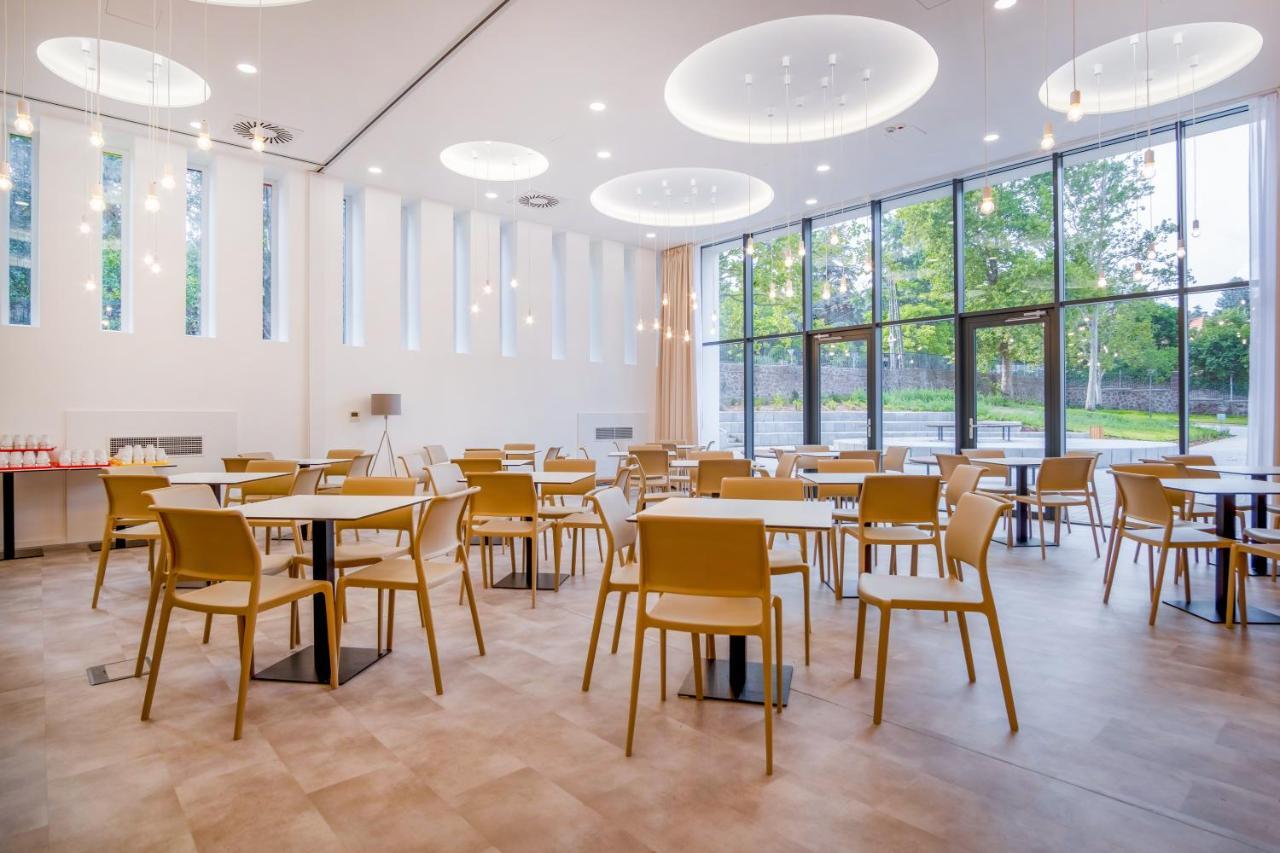 Ciszterci Rendezvenykoezpont Acomodação com café da manhã Balatonalmádi Exterior foto