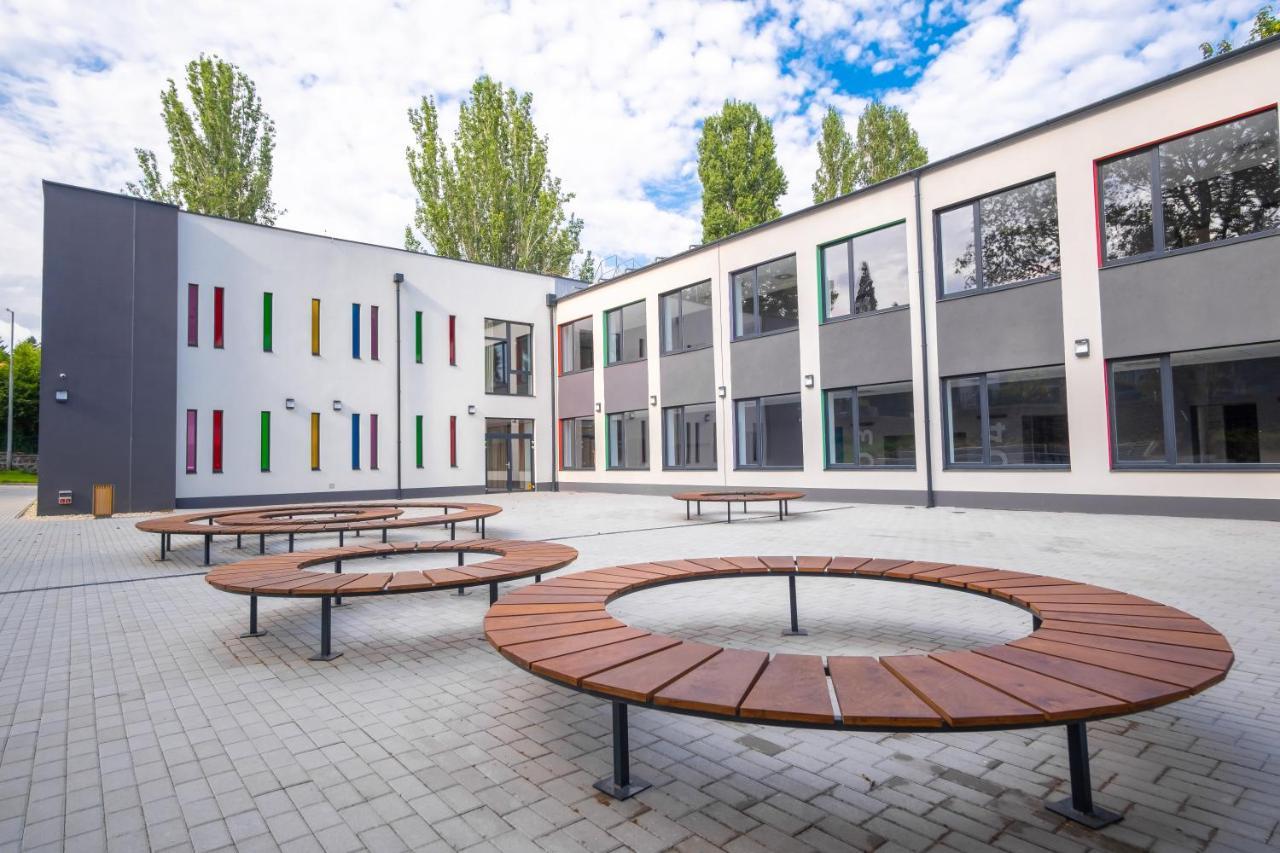 Ciszterci Rendezvenykoezpont Acomodação com café da manhã Balatonalmádi Exterior foto