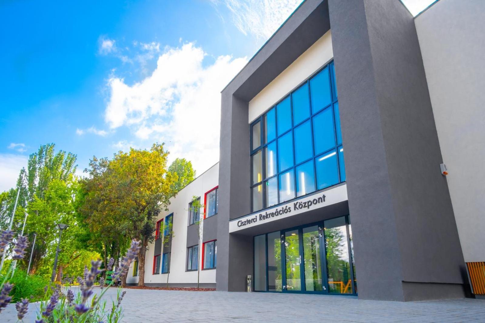 Ciszterci Rendezvenykoezpont Acomodação com café da manhã Balatonalmádi Exterior foto